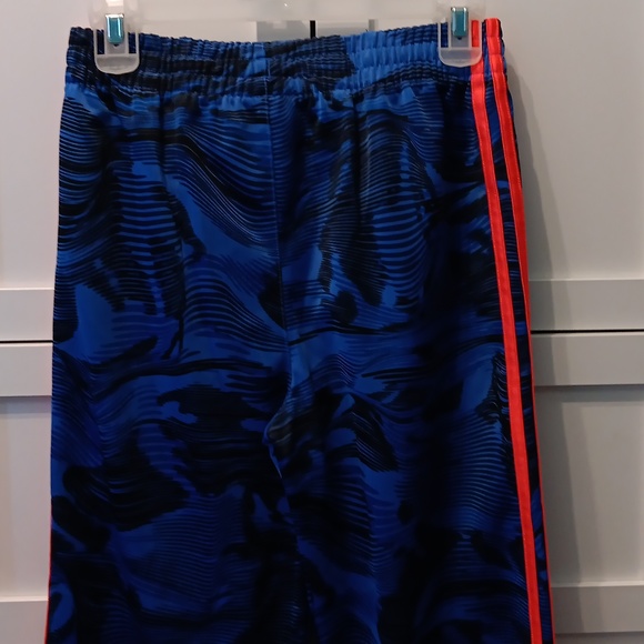 Boys Adidas 2 piece jogging suit - Picture 5 of 6